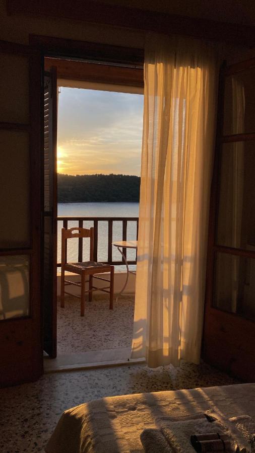 Готель Blue Bay Міліна Екстер'єр фото