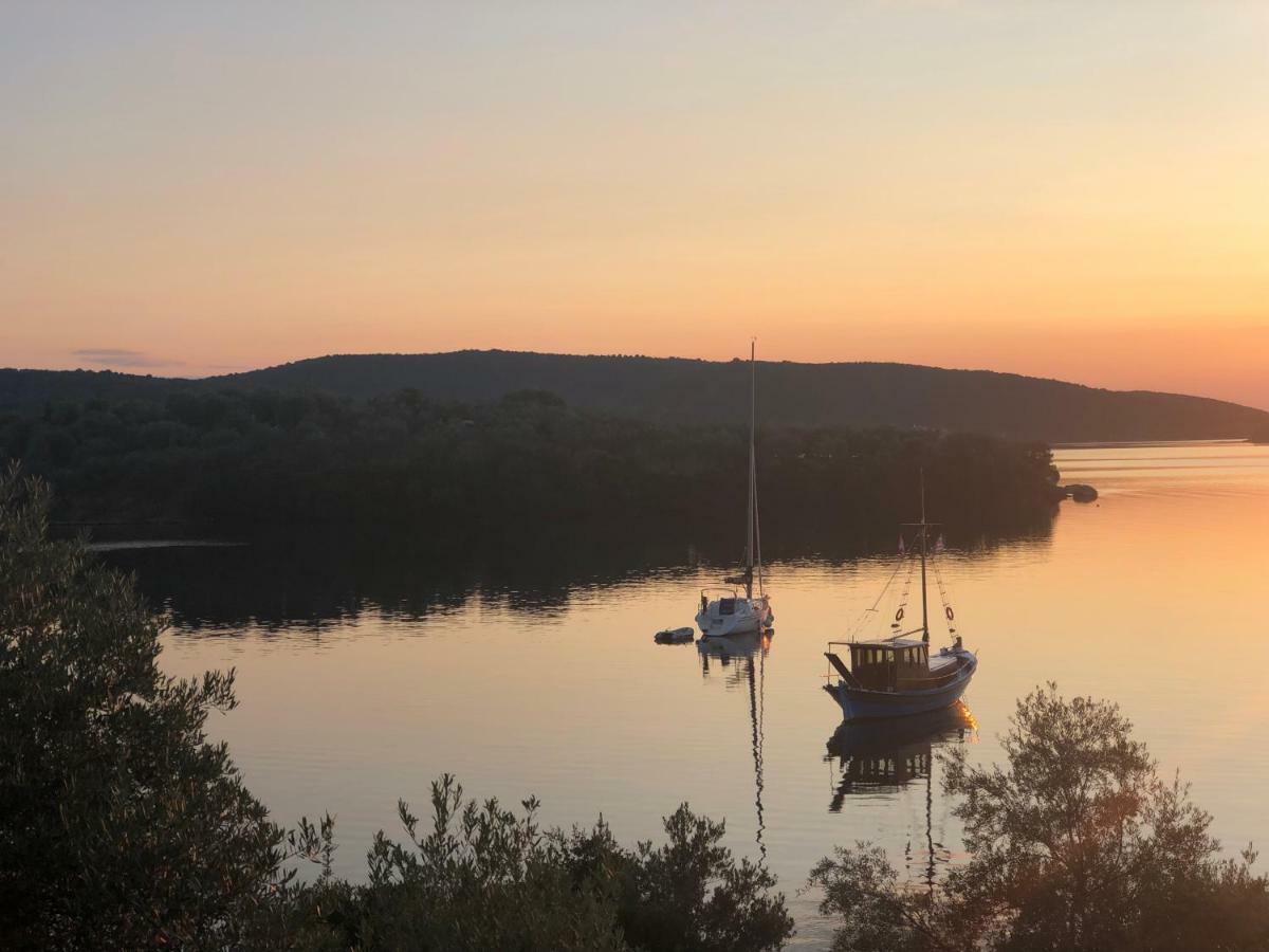 Готель Blue Bay Міліна Екстер'єр фото